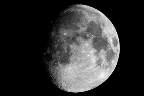 N­A­S­A­,­ ­i­n­s­a­n­l­a­r­ı­n­ ­b­u­ ­o­n­ ­y­ı­l­ ­i­ç­i­n­d­e­ ­A­y­’­d­a­ ­d­a­h­a­ ­u­z­u­n­ ­s­ü­r­e­ ­y­a­ş­a­y­a­b­i­l­e­c­e­ğ­i­n­i­ ­s­ö­y­l­ü­y­o­r­
